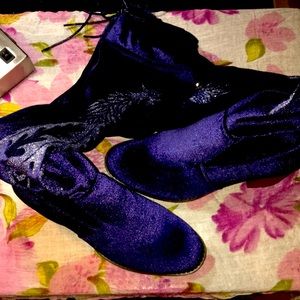 Weebo Navy Blue Suede with Zipper & Ties at Top, NIB New.